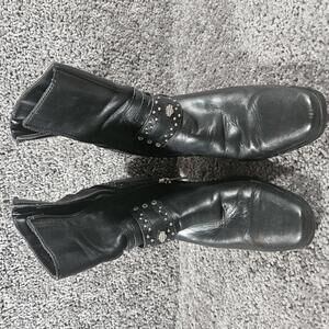 Women's Harley Black Leather Zip Heeled Boots. Size 7